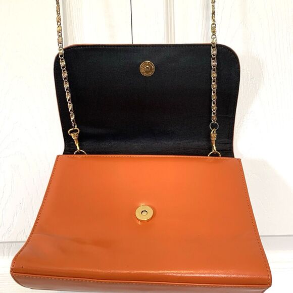 Bellini Handbag 9"Wx7"H Fold over Snap w/Goldtone Chain Handle 16.5"L - Picture 3 of 12